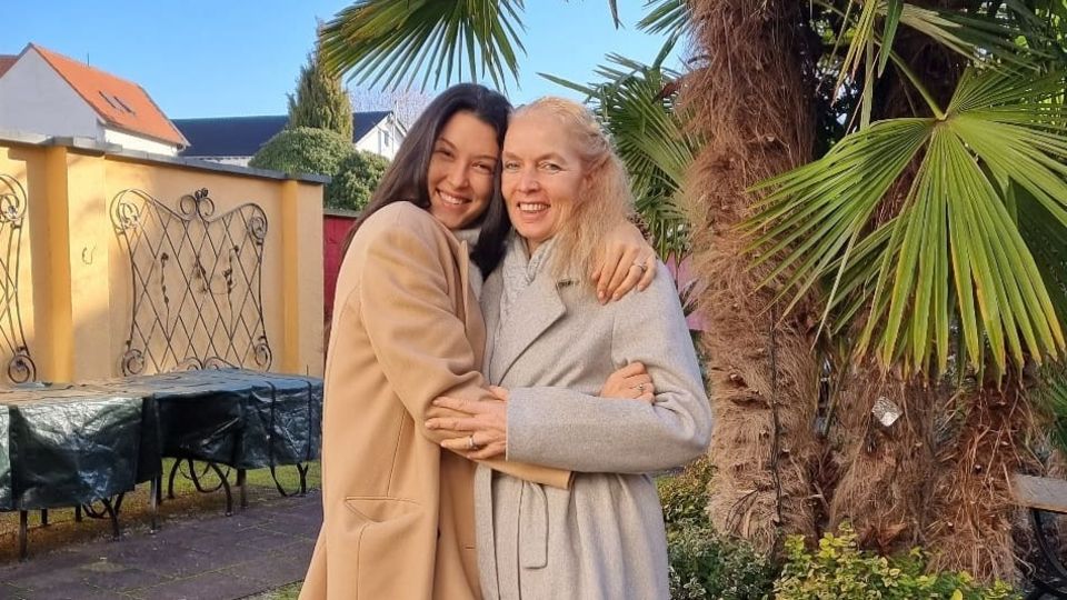 Rebecca Mir überrascht mit privaten Familienaufnahmen | GALA.de