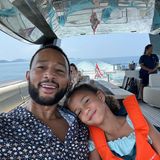 John Legend genießt die Ferien mit Tochter Luna auf einer Yacht vor Thailand. Über die privaten Urlaubsfotos ihrer Lieblingsfamilie freuen sich die Fans auf Instagram besonders und kommentieren den Post mit zahlreichen Herzen. 