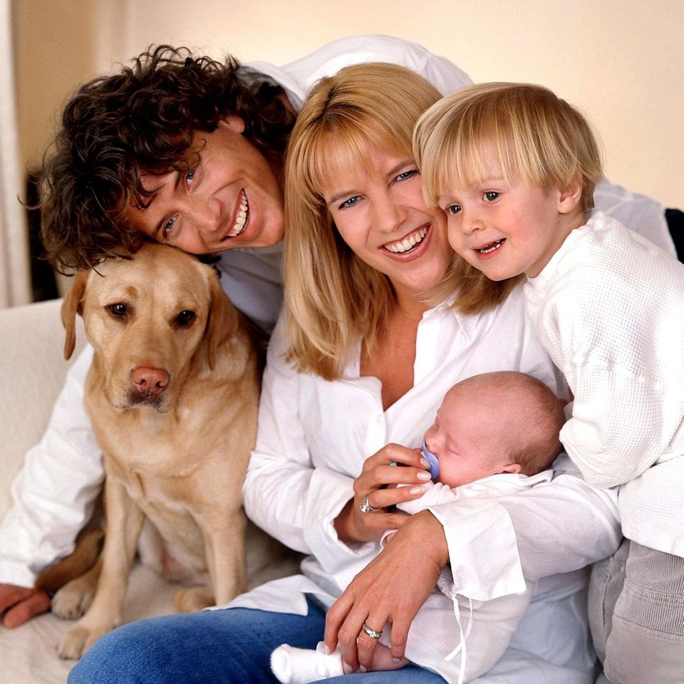 Linda de Mol mit ihrem Ex-Partner Sander Vahle, Töchterchen Noa auf dem Arm und Söhnchen Julian.