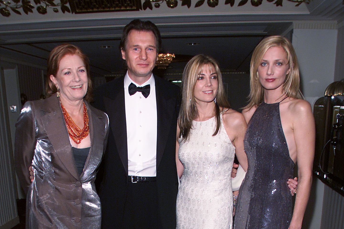 Vanessa Redgrave, Liam Neeson, Natasha und Joely Richardson im November 2000 bei einer Benefiz-Gala in New York
