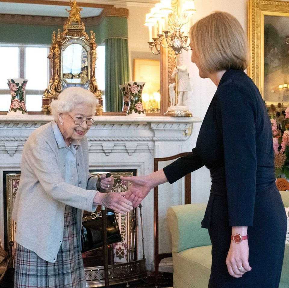 Am 6. September 2022 empfing Queen Elizabeth II. Liz Truss auf Schloss Balmoral, um sie zur Premierministerin zu ernennen. Nur