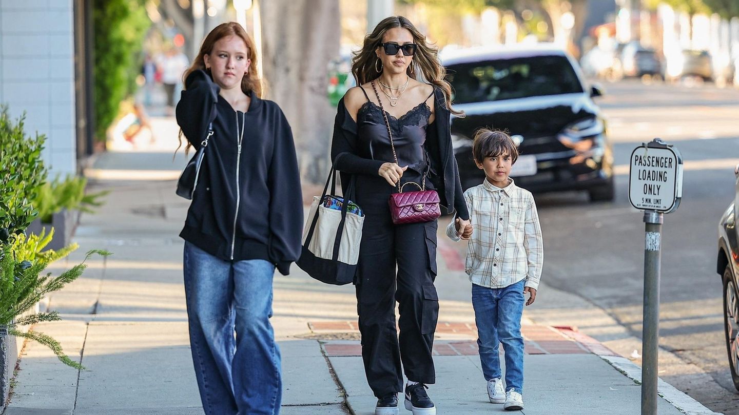 Familie Alba: Jessica Alba mit ernster Miene in Los Angeles gesichtet