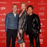 GALA-Modechef Marcus Luft, Franziska Knuppe und Alex von Trentini (La Biosthetique) erobern den Red Carpet als modisches Trio.