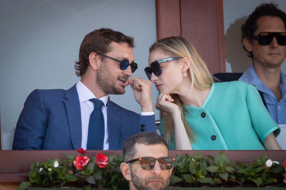 Beatrice Borromeo + Pierre Casiraghi Beim TennisMatch ist ihr Handy
