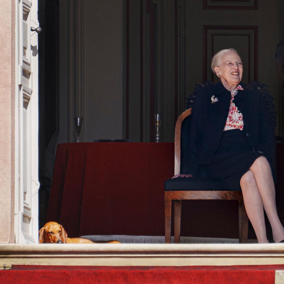 Königin Margrethe mit Dackel-Dame Tilia