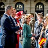 Königin Letizia und König Felipe dürfen sich hier über einige Royal-Fans freuen, die das spanische Königspaar in Amsterdam willkommen heißen. 