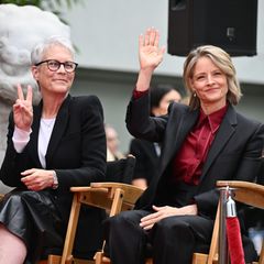 TCM ehrt Jodie Foster mit einer Hand- und Fußabdruck-Zeremonie beim Classic Film Festival in Los Angeles. Die Schauspielerin kommt nicht nur in Begleitung ihrer Lebensgefährtin Alexandra Hedison, sondern auch Jamie Lee Curtis feiert mit ihrer guten Freundin diese großartige Ehrung.  