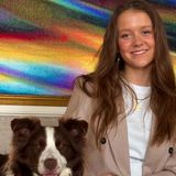 21. April 2024 Mit zwei neuen Fotos von Prinzessin Isabella gratuliert der dänische Palast der Prinzessin zum 17. Geburtstag. Die Fotos, welche Isabella mit Familienhund Coco zeigen, hat Königin Mary persönlich von ihrer Tochter aufgenommen. Gefeiert wird im Kreise der Familie und Freunden, wie der Palast auf Instagram verrät. 