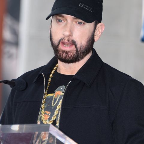 Eminem, hier im Jahr 2020, feiert, seit 16 Jahren nüchtern zu sein.
