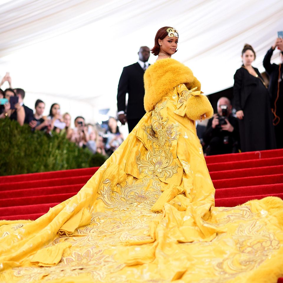 Absolut unvergesslich ist Rihannas voluminös-sonniger Met-Gala-Look des chinesischen Couturiers Guo Pei. Style-Motte des Abends war "China: Through the Loooking Glass".