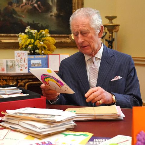 König Charles erhält viele Briefe von Menschen aus aller Welt.