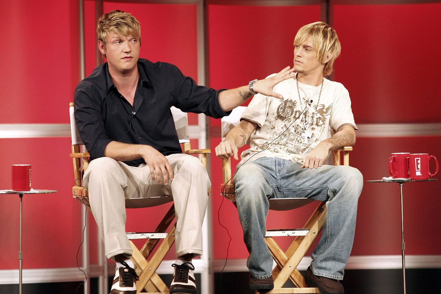 Nick Carter und sein jüngerer Bruder Aaron Carter 2006 bei einer Pressetour für "E! Entertainment".