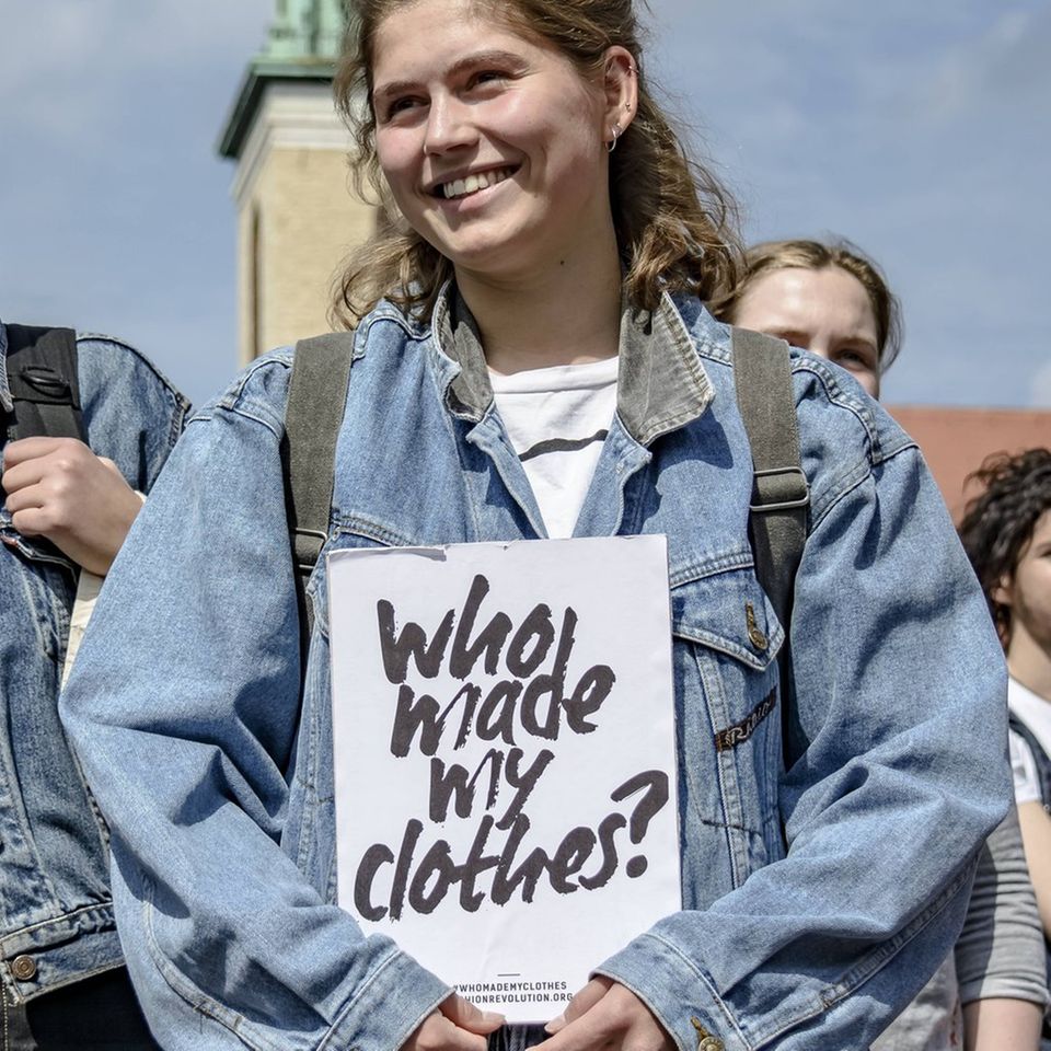 Die Kampagne "Who Made My Clothes?" setzt sich für mehr Fairness in der Bekleidungsindustrie ein.