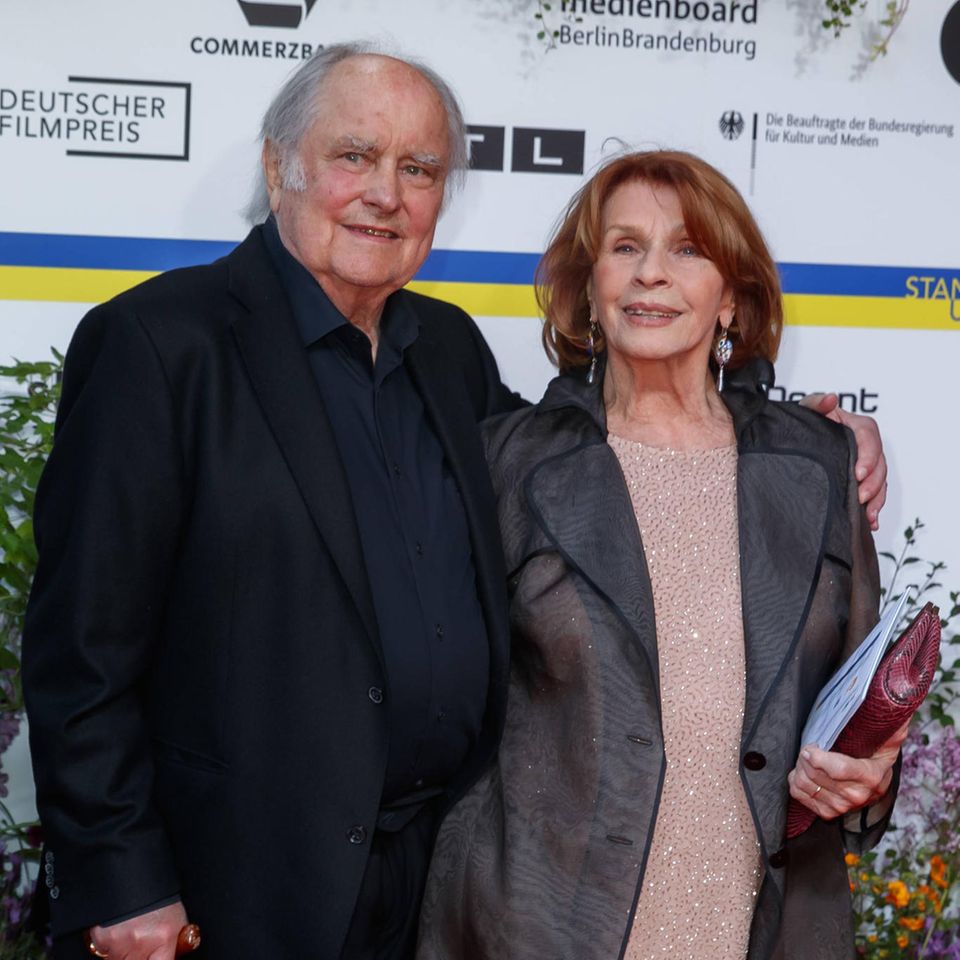 Michael Verhoeven (†) und Senta Berger im Mai 2023 beim Deutschen Filmpreis in Berlin