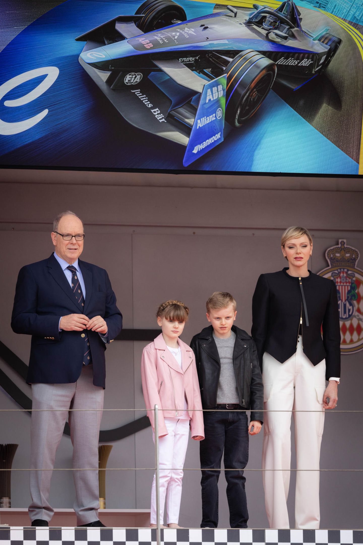 27. April 2024 Gerade zurück von ihrem Familienausflug nach Hamburg, steht für Monacos Fürstenfamilie schon der nächste Termin an: Die FIA-Formel-E-Weltmeisterschaft auf dem Circuit de Monaco in Monte-Carlo. 