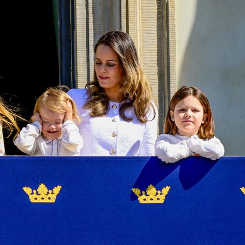 Prinz Julian hat am Geburtstag seines Großvaters König Carl Gustaf Mühe, seine Augen offen zu halten.