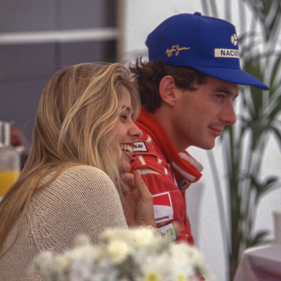 1981 heiratet Ayrton Senna seine Jugendliebe Lilian de Vasconcelos Souza. Die beiden kennen sich bereits seit Kindheitstagen. Doch die Ehe scheitert nach nur wenigen Monaten. Das Paar wird 1983 geschieden.