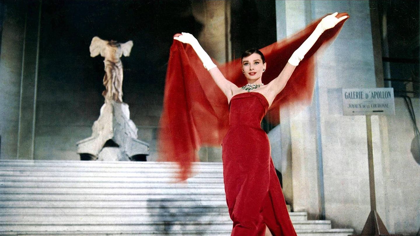 Audrey Hepburn: Die ikonischsten Looks der Hollywood-Legende