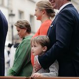 Mit dabei ist auch der kleine Prinz Charles, der Erstgeborene von Prinzessin Stéphanie und ihrem Gatten Erbgroßherzog Guillaume. Und er beobachtet das trubelige Geschehen ganz genau.