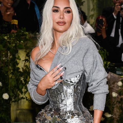 Kim Kardashians Mini-Taille sorgte bei der diesjährigen Met Gala für Aufsehen.