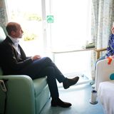 Im St. Mary's Community Hospital freuen sich Patient:innen auf ein persönliches Gespräch mit dem Prinzen. 