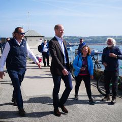 10. Mai 2024 Bereits am Donnerstag nahm Prinz William einige Termine in Cornwall wahr. Der zweite Tag startet für den britischen Royal mit einem Besuch der Insel St. Mary's, wo er bei seiner Ankunft am Hafen herzlich von Passanten begrüßt wird. 