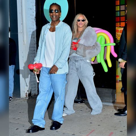Er im lässigen Jeanslook, sie in grauer Kombi mit Flauchjacke: A$AP Rocky und Rihanna feierten in New York den Geburtstag ihre