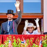 Prinz Haakon und das Königspaar in Feierlaune!