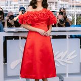 Für Selena Gomez regnet es beim Pressetermin in Cannes rote Style-Rosen. 
