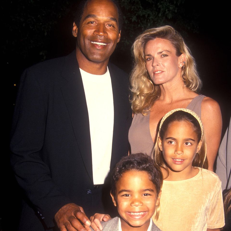 O. J. Simpson (†) und Nicole Brown Simpson (†) mit ihren Kindern Justin und Sydney