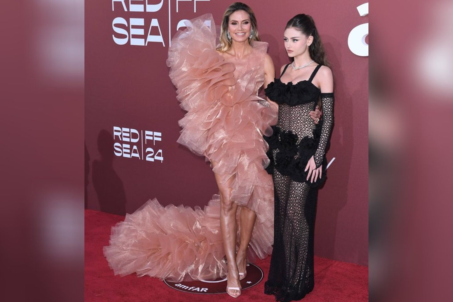 Fabric vs. mesh dress explosion: Heidi Klum and her daughter Leni show off different looks in Cannes.