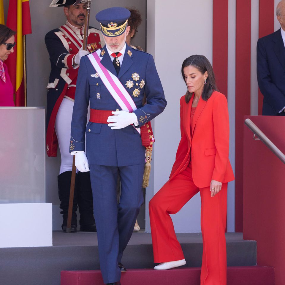 25. Mai 2024 Das spanische Königspaar, Felipe und Letizia, besucht die Parade zum Tag der spanischen Streitkräfte in Oviedo.