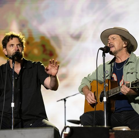 Bradley Cooper (l.) und Eddie Vedder sangen beim BottleRock-Festival ein Duett.