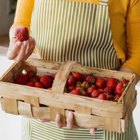 Mit einfachen Tricks bleiben Erdbeeren länger haltbar.