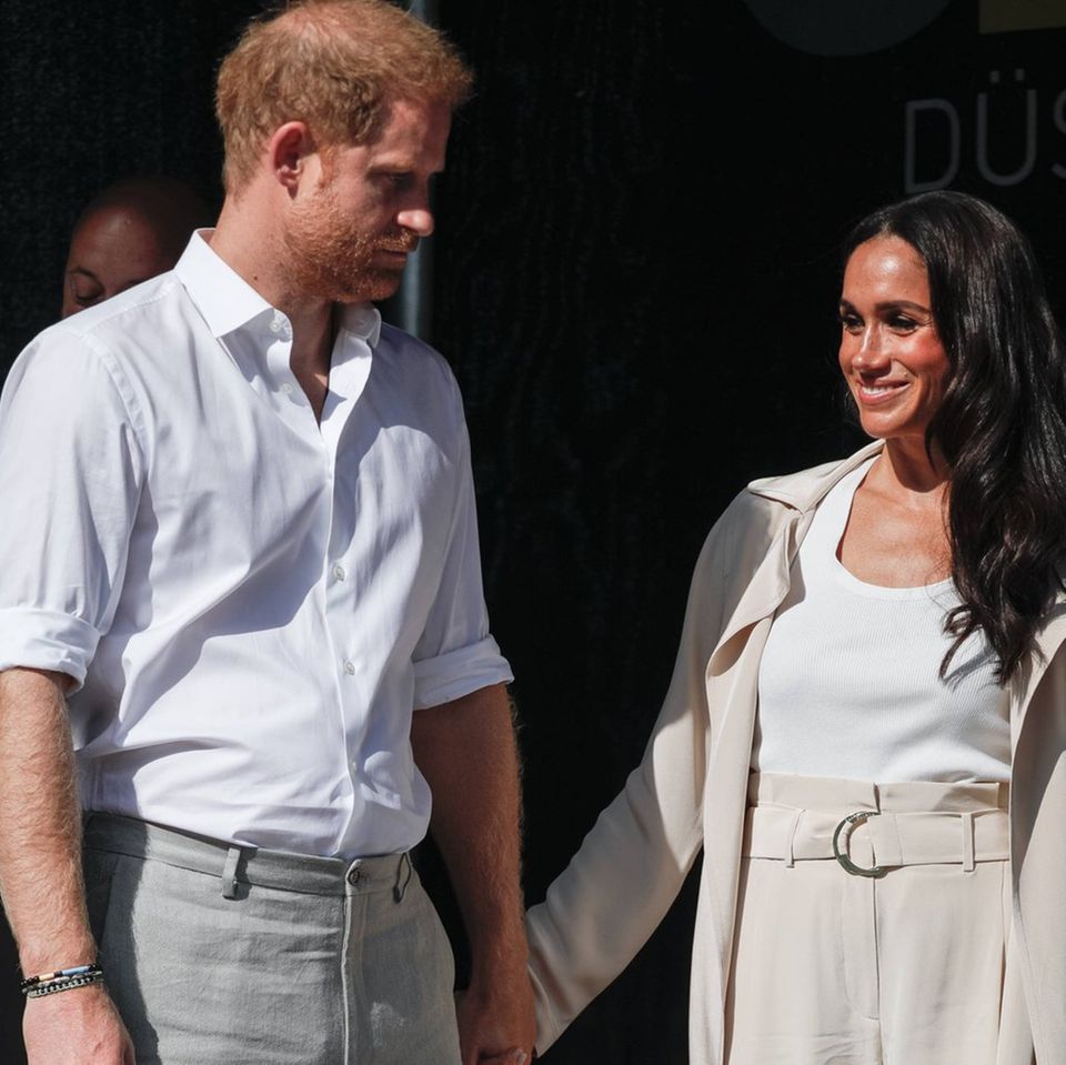 Prinz Harry und Herzogin Meghan stehen auch nach ihrem Rücktritt als hochrangige Royals im Rampenlicht. Ihre Kinder wachsen ab