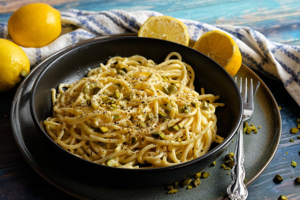 Jamie Oliver: Pistazienpasta als schnelles 15-Minuten-Rezept | GALA.de