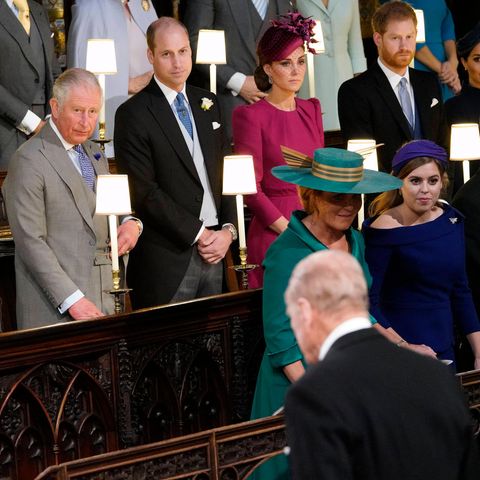 König Charles, Prinz William, Catherine, Princess of Wales, Prinz Harry, Herzogin Meghan Sarah Ferguson und Prinzessin Beatrice