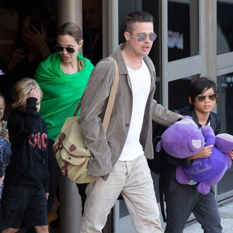 Angelina Jolie und Brad Pitt mit ihren Kindern im Jahr 2014