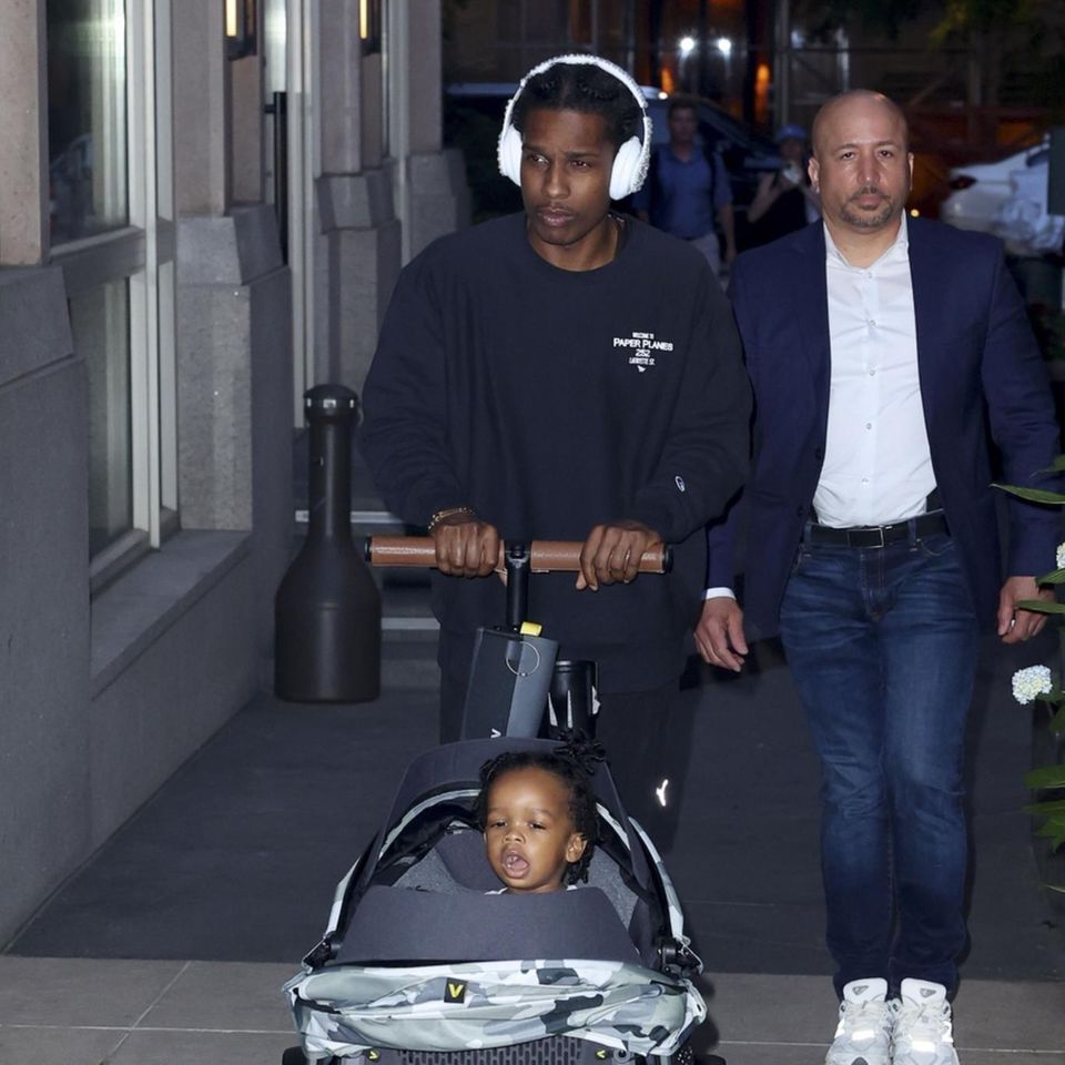 Kinderwagen der Stars: Asap Rocky mit seinen Söhnen