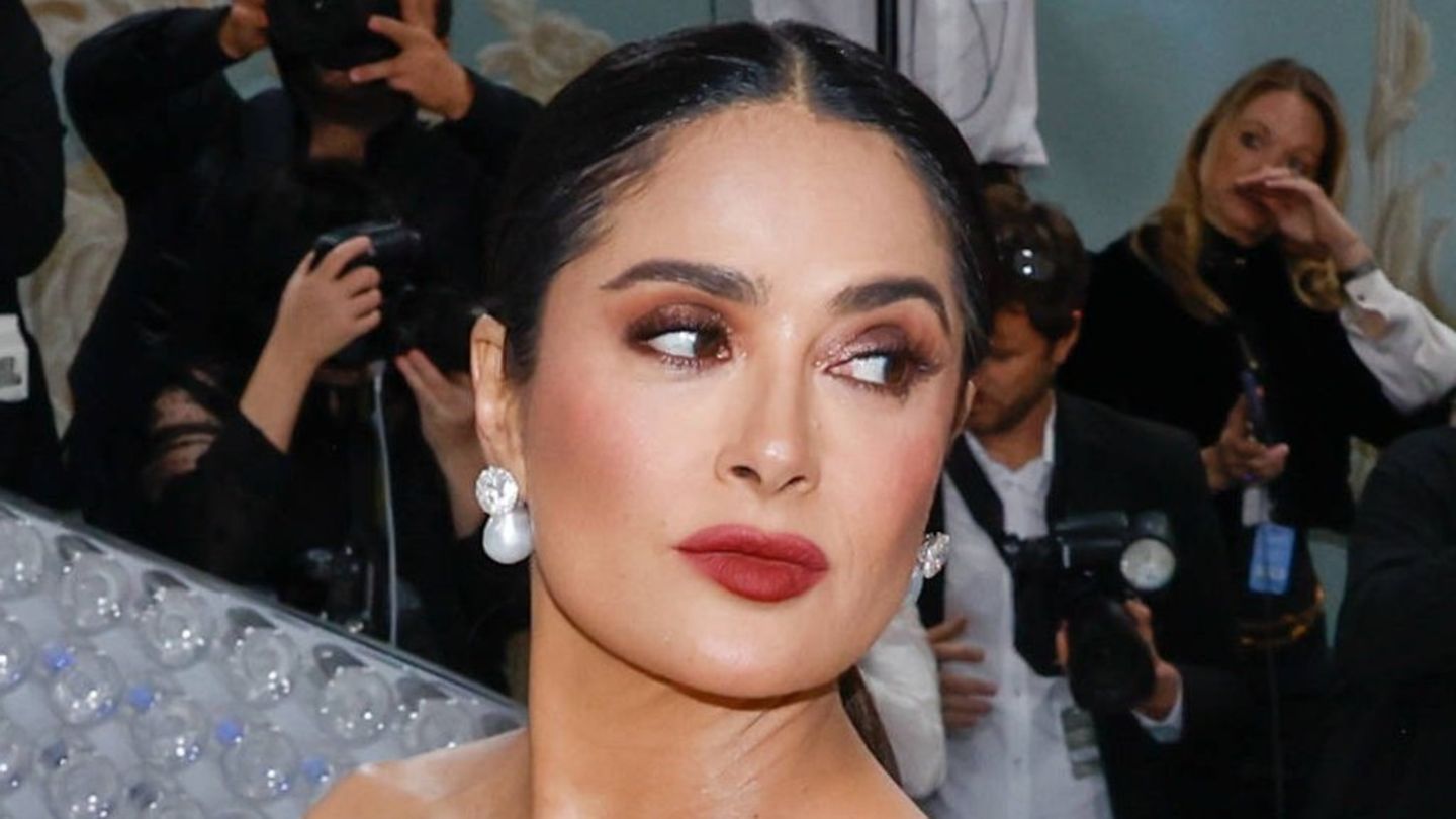 Auch "zwei Jahrzehnte später": Salma Hayek begeistert Fans auf Instagram