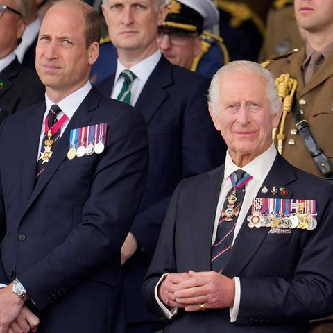 Prinz William und König Charles gemeinsam bei einer Veranstaltung.