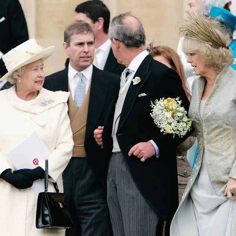 Queen Elizabeth und Königin Camilla, hier bei der Hochzeit mit König Charles am 9. April 2005.