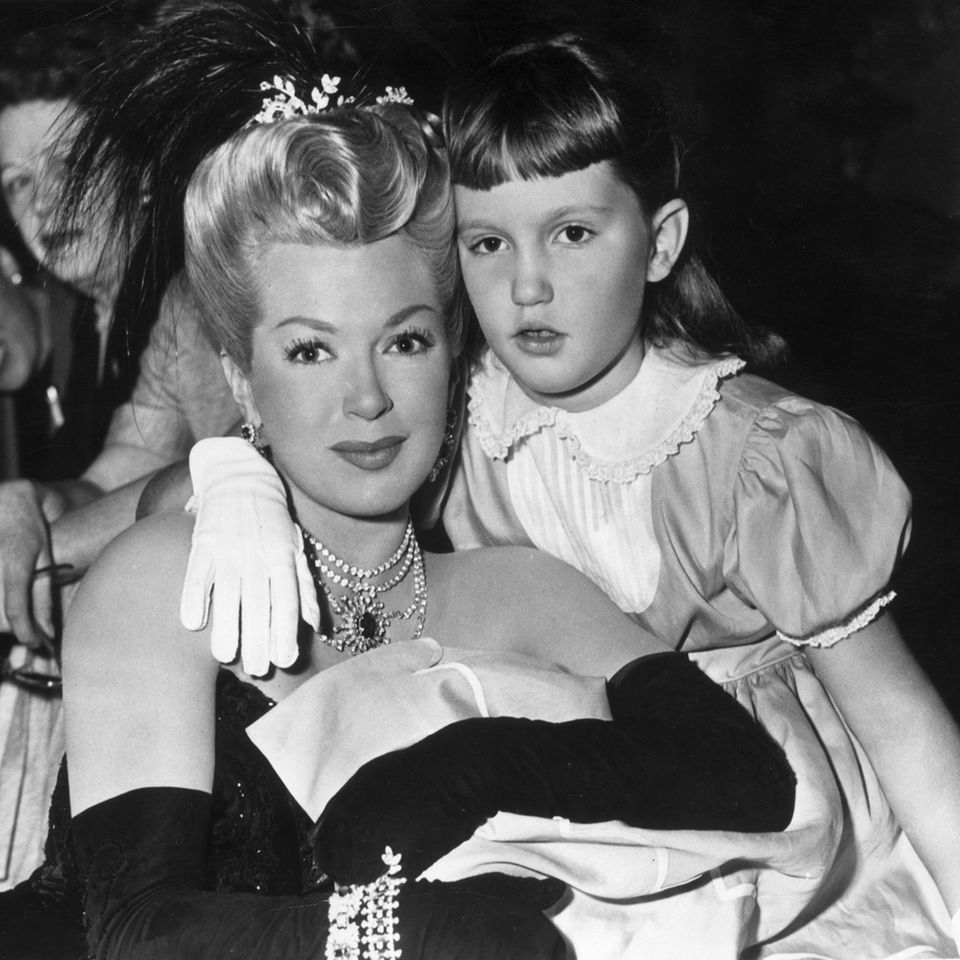 Lana Turner mit ihrer Tochter Cheryl Crane im Jahr 1952