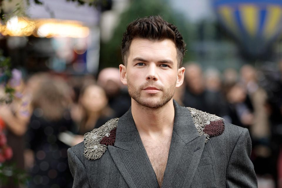 "Bridgerton"Star Luke Newton Diese Tänzerin soll seine Freundin sein GALA.de