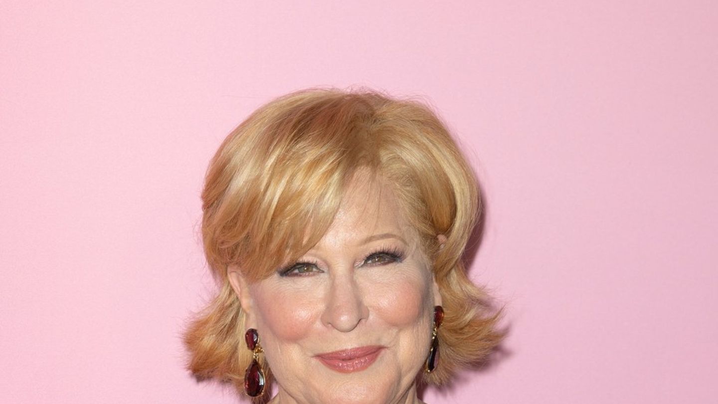 Bette Midler: Als Braut in "The Fabulous Four"-Trailer