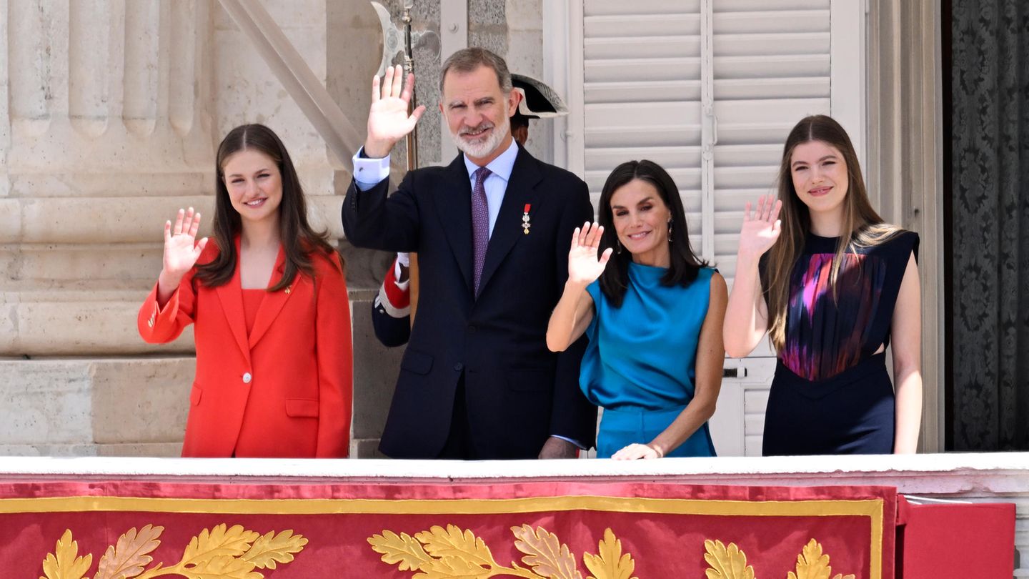 König Felipe + Königin Letizia: Sie feiern 10. Thronjubiläum mit historischem Balkonauftritt