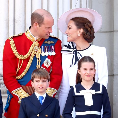 Prinz William und Catherine, Princess of Wales, mit Prinz George und Prinzessin Charlotte 0.8311