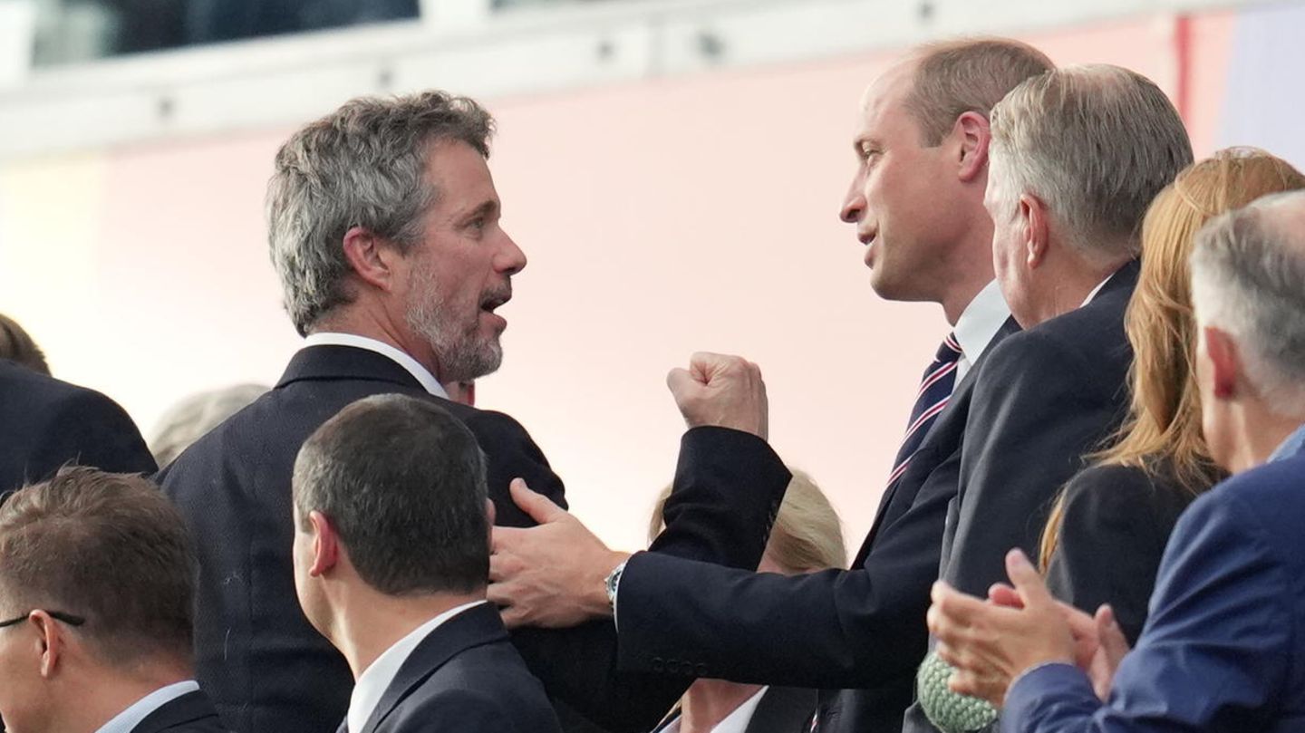 König Frederik + Prinz William Hitzig! Video zeigt Diskussion abseits