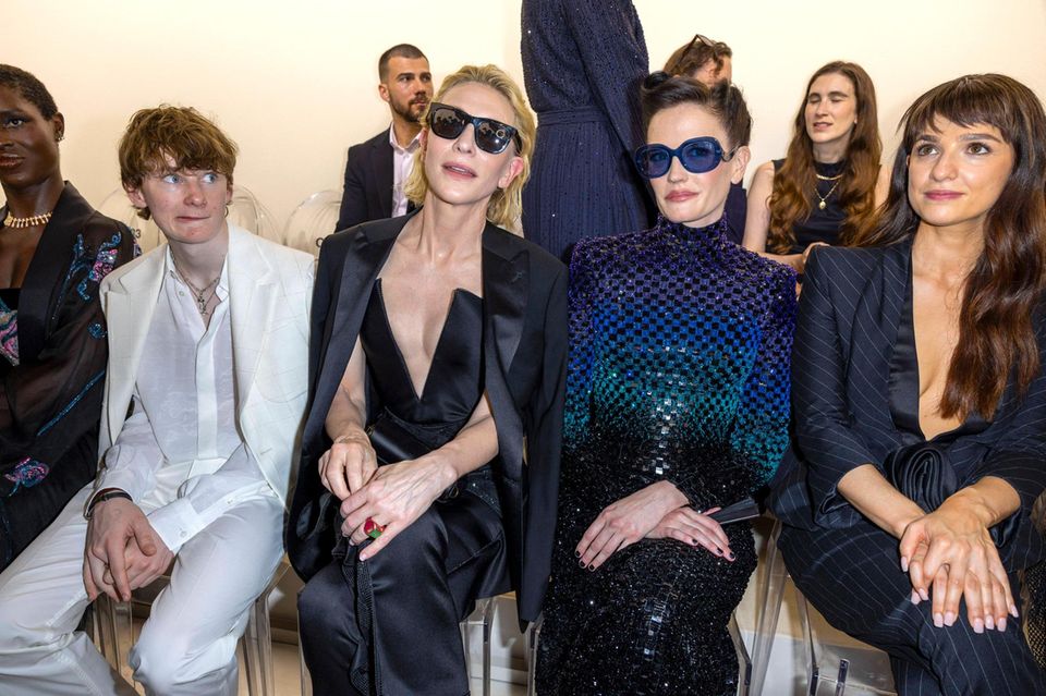 Cate Blanchett Seltener Auftritt mit Sohn Ignatius bei Fashion Show