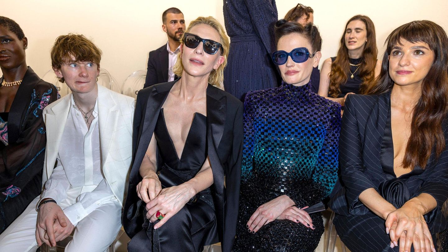 Cate Blanchett: Nicht so begeistert? Cate Blanchetts Sohn Ignatius zieht Grimassen bei Fashion Show